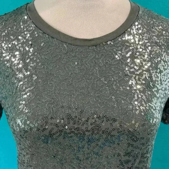 NWT DKNY Short Sleeve Dark Gray Sequin Crew Neck Tee Shirt Size XS - Picture 3 of 5